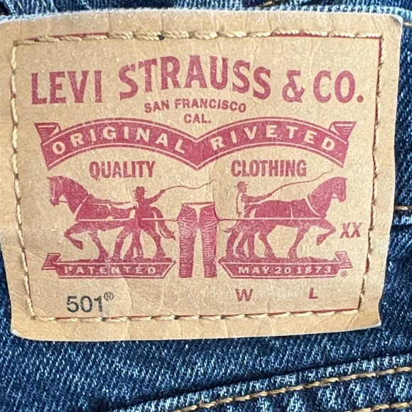 LEVI 501 Original Fit High-Rise Jean Shorts, Distressed, Bottom-Fly Stretch 26 - Picture 11 of 11